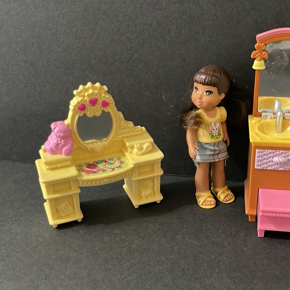 DOLLHOUSE FURNITURE BATHROOM  AND VANITY SET - Picture 2 of 14